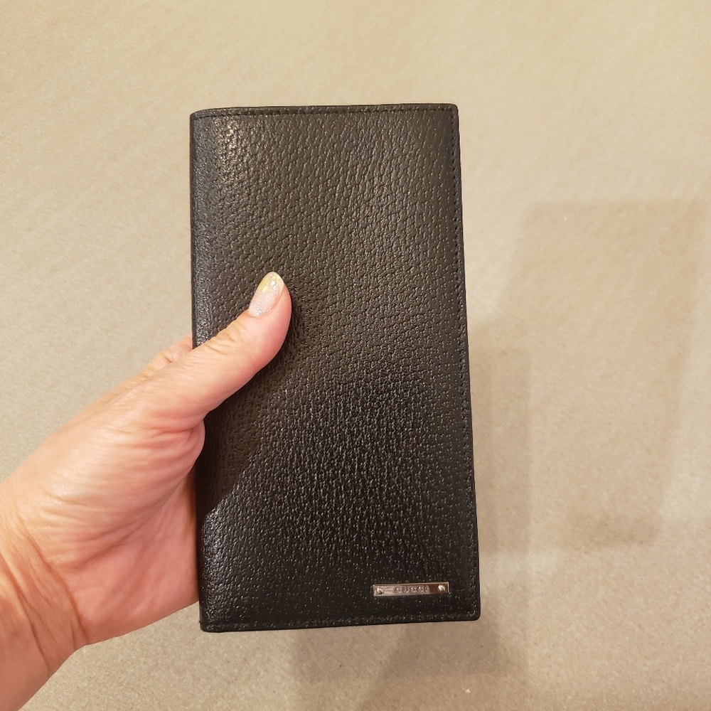 NWOT Gucci Leather Checkbook Wallet